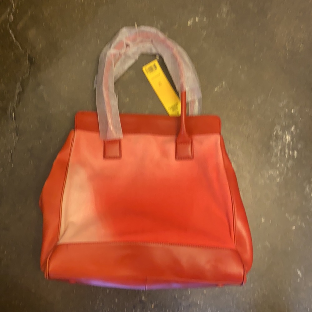 NWT Tory Burch Meredith Tote with color damage - Picture 3 of 7